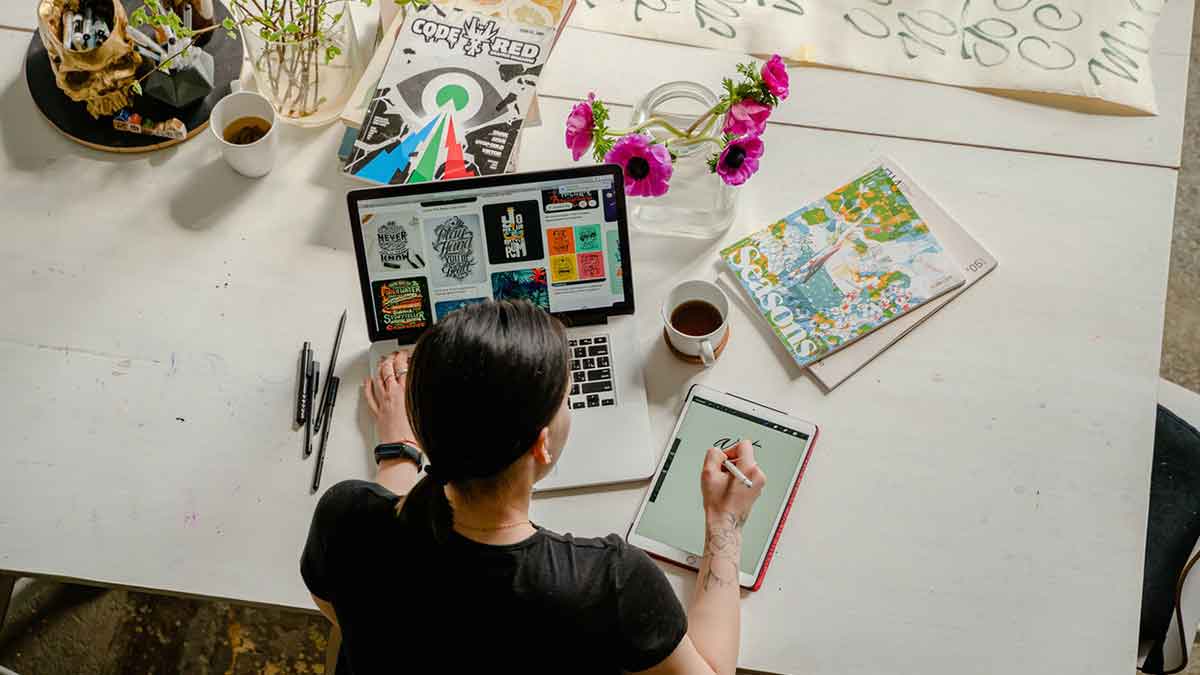Ilustrator Adalah: Pengertian Peran dan Prospek Karier Dunia Kreatif